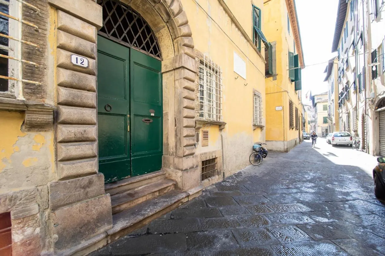 Savina'S Apartment Lucca Italy